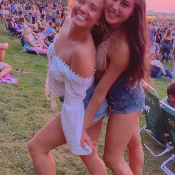 Beachy off shoulder bell sleeve tie in front top! - Picture 4 of 4